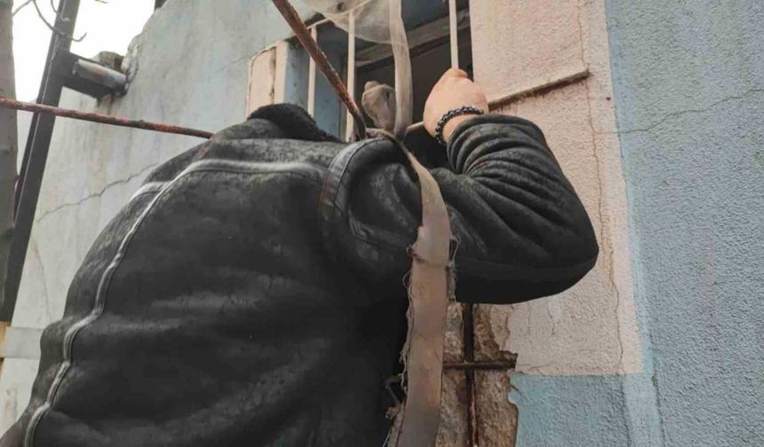 Kedi Bile Zor Girer Denilen Pencereden Girdi, Sadece iPhone’ları Çaldı