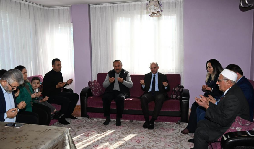 Midyat Şehidi Ökkeş Özdemir Unutulmadı: Vali Serdengeçti Aile Ocağında Dualara Katıldı