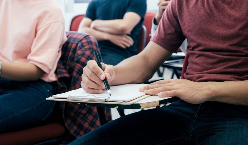 Veliler ve Öğrenciler Dikkat: 12-18 Yaş Arası Öğrenciler İçin Okullarda Yeni Dönem Başlıyor!