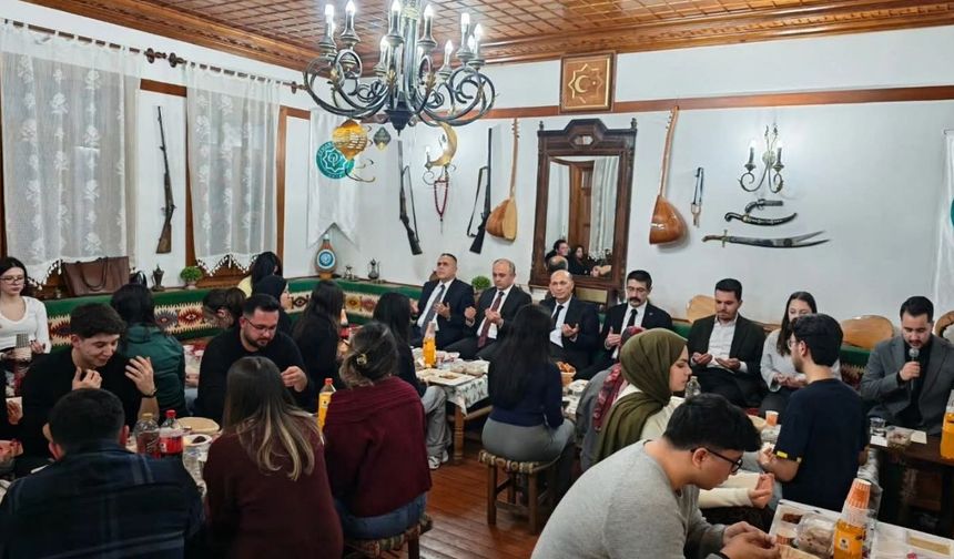 Osmaniye Vakfı’nda İlk İftar Devlet Bahçeli Adına Verildi