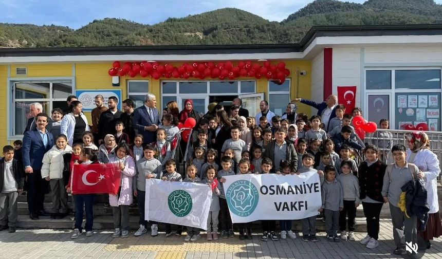 Osmaniye Vakfı’ndan Köy Okuluna Anlamlı Kitap Bağışı