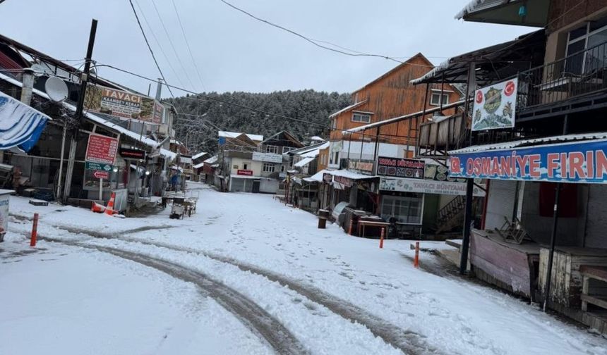 Osmaniye’de Kış Geri Döndü: Yaylada Kar Esareti Değil, Kartpostallık Görüntüler!