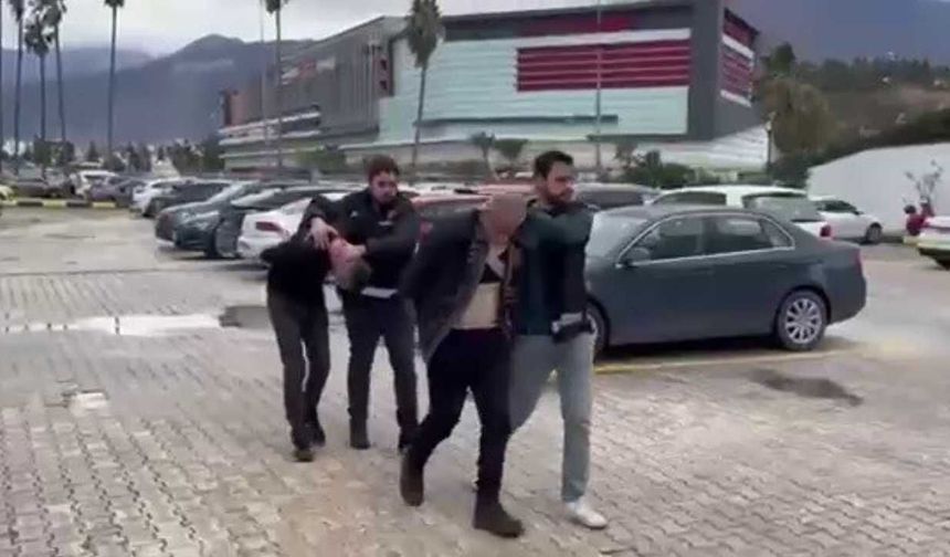 Polis memuruna kafa atan ve hakaret eden şahıs tutuklandı