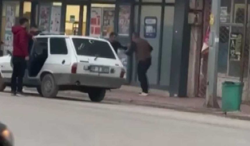 Tartıştığı kişiyi ayağından silahla vurdu