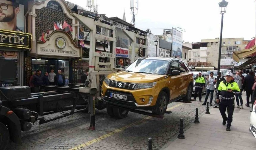 Adana’da hatalı park denetimi 150 araca ceza