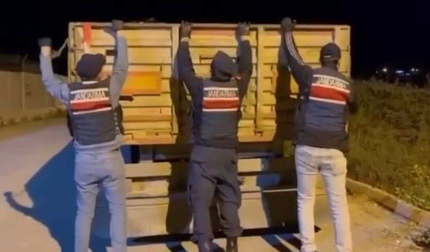 Adana’da kaçak makaron operasyonu: 4 milyon makaron ele geçirildi