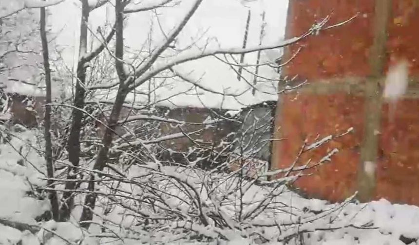 Adana’da mart ayında kar sürprizi Yüksekler beyaza büründü