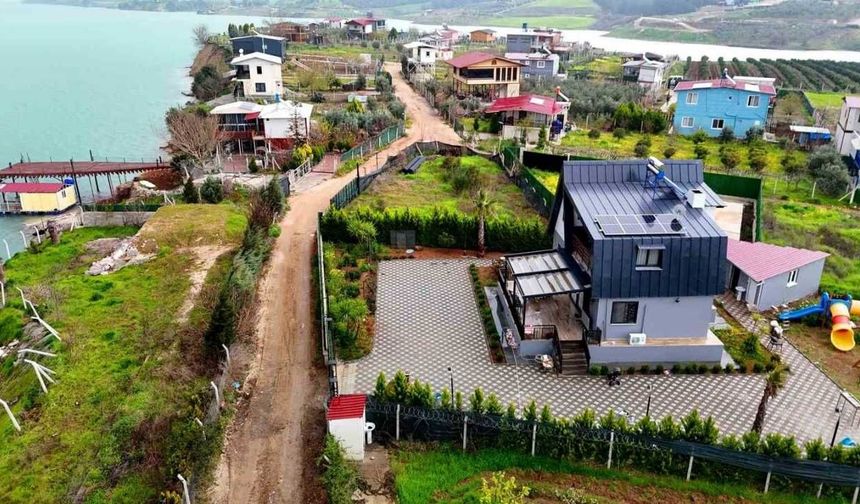 Adana’da yıkım kararı verilen mahallede protesto