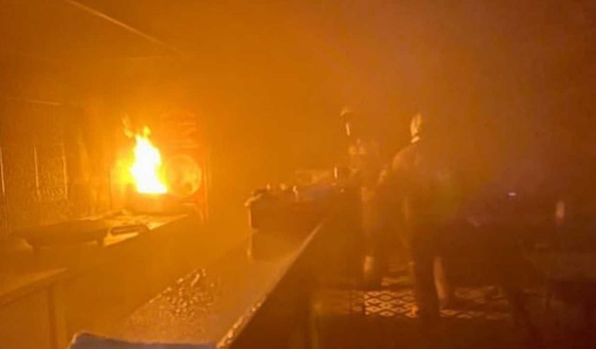 Antakya’da dönercide çıkan yangın paniğe neden oldu