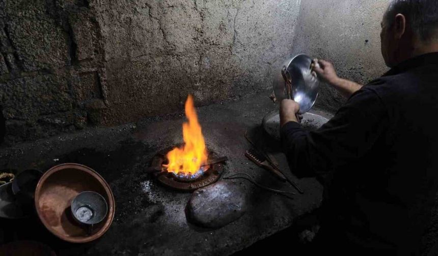 Bakırcılar Çarşısı’nda zamana direnen son ustalar