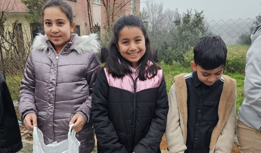 Kapı Kapı Gezdiler, Heybeleri Doldurdular: Osmaniye'de Şeker Geleneği Sokaklara Taştı!