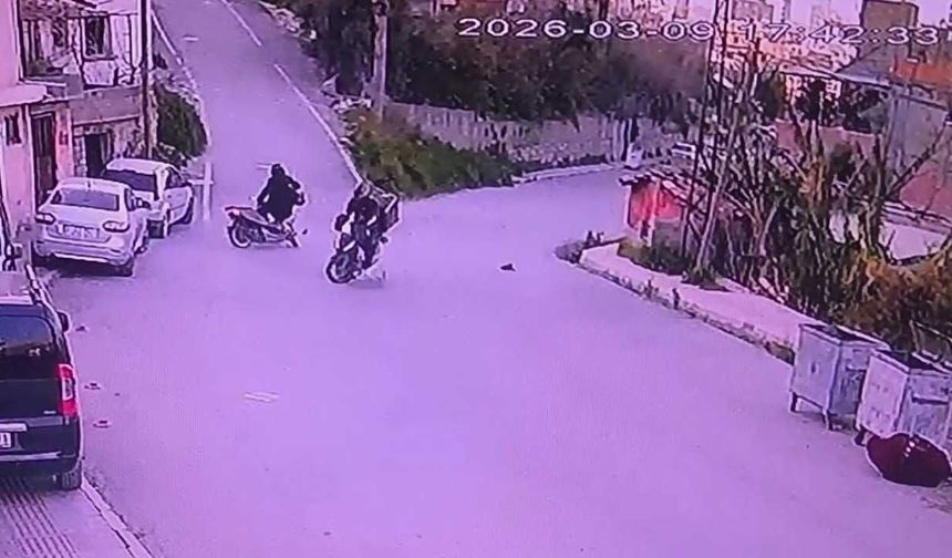 Hatay’da motosikletler kafa kafaya çarpıştı: 3 yaralı