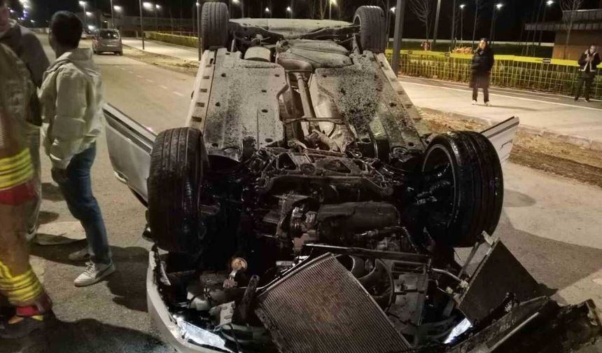 İskenderun’da motosiklete çarpan otomobil takla attı