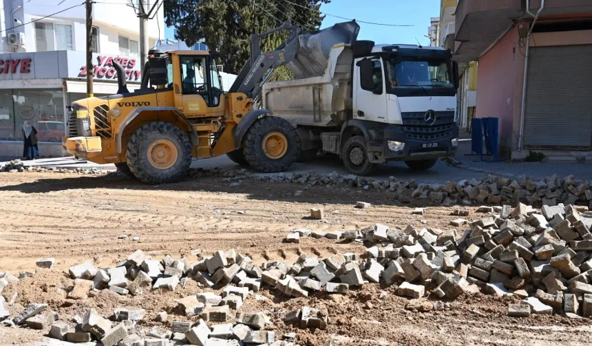Kadirli’de Çanakkale Caddesi Yenileniyor