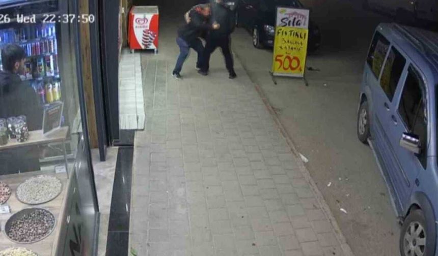 Kardeşler Arasında “Alacak Verecek” Kavgası O Anlar Kamerada