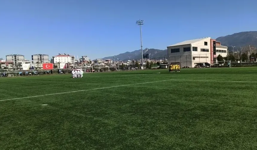 Merkez Sentetik Sahada Basın Tribünü Eksikliği Canlı Yayını Engelledi