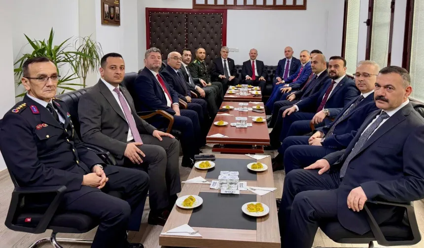 Osmaniye Valisi Serdengeçti, 12. Komando Tugay Komutanlığında Bayramlaştı