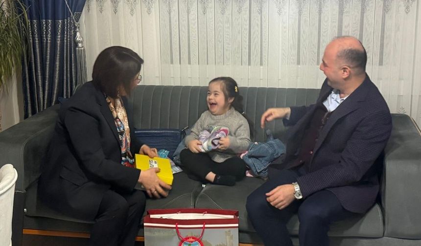 Osmaniye Valisi Serdengeçti’den Down Sendromlu Ebru’ya İftar Ziyareti