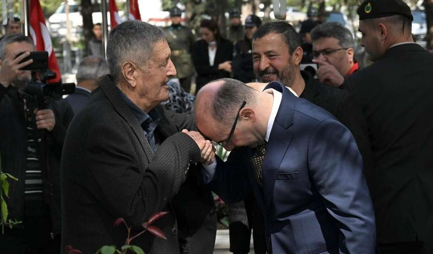 Osmaniye’de 18 Mart Gururu: Vali Serdengeçti Şehitlikte Manevi Huzura Çıktı