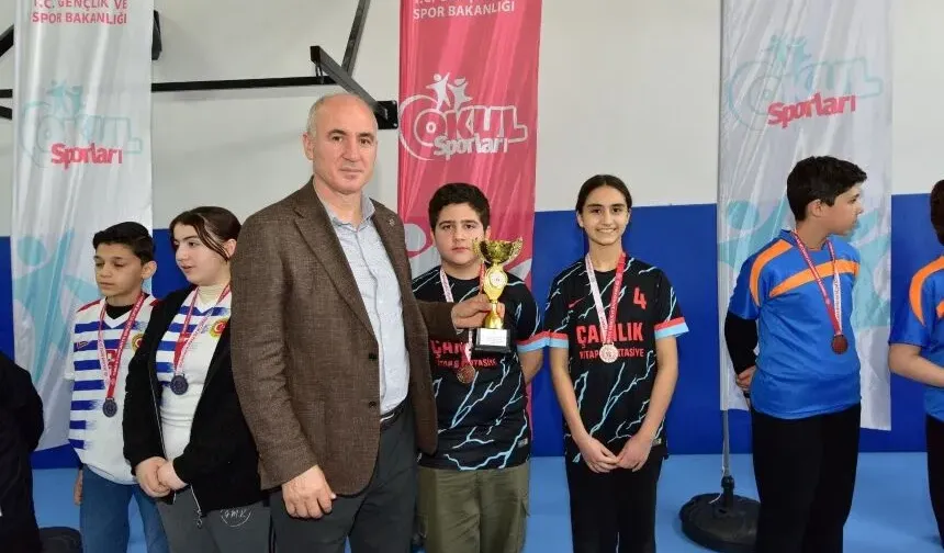 Osmaniye’de Floor Curling Heyecanı, Şampiyon Namık Kemal Ortaokulu