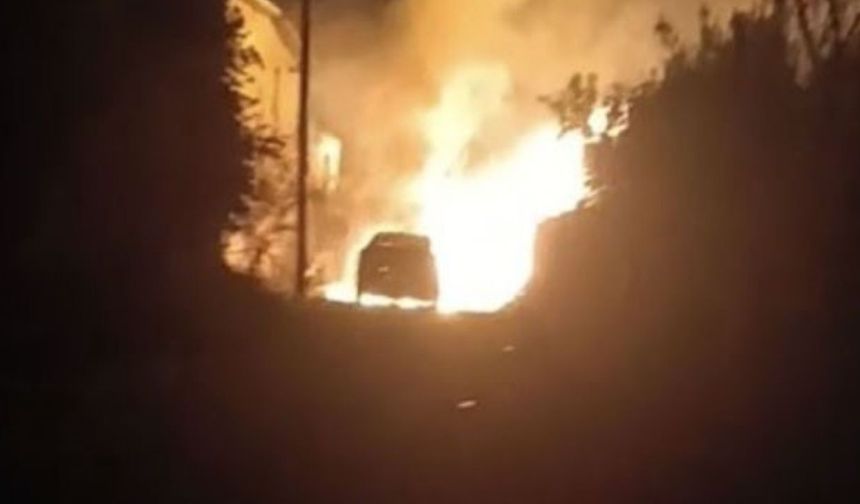 Osmaniye’de Gece Yarısı Paniği: Alevler Park Halindeki Aracı Esir Aldı!