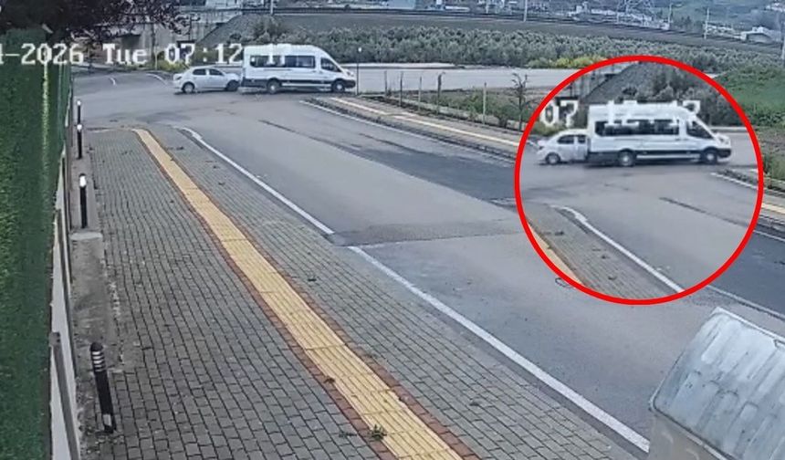 Osmaniye'de Minibüs ve Otomobil Çarpıştı