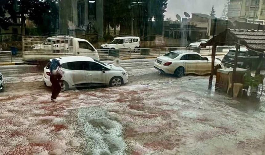 Reyhanlı’da dolu ve sağanak sele yol açtı