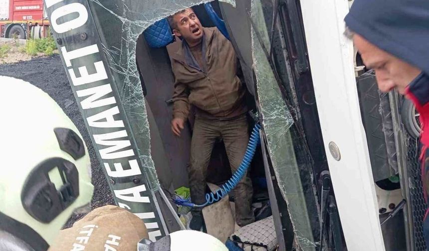 Samandağ’da devrilen tırın sürücüsü yaralandı