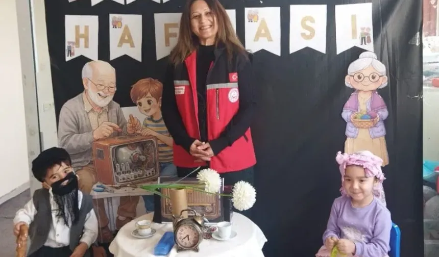 Toprakkale'de Yaşlılar Haftası’nda Minik Yüreklerden Büyük Mesaj