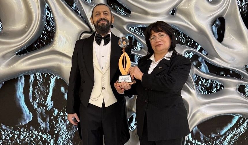 Yazar Akif Manaf’a “Yılın Barış İnsanı” Ödülü