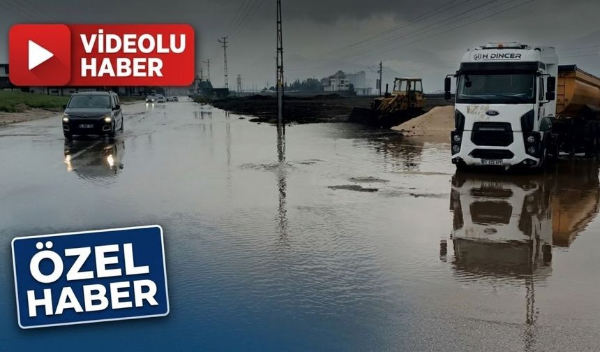 Yol Değil Adeta Göl! Sürücüler Geçmekte Zorlanıyor, İşte O Görüntüler