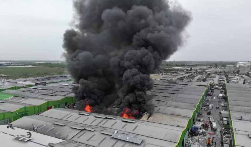 Adana Seyhan’da Geri Dönüşüm Tesisinde Korkutan Yangın!