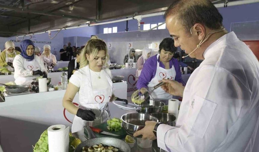Adana’da Depremzede Kadınlar Ünlü Şeflerle Mutfakta Buluştu