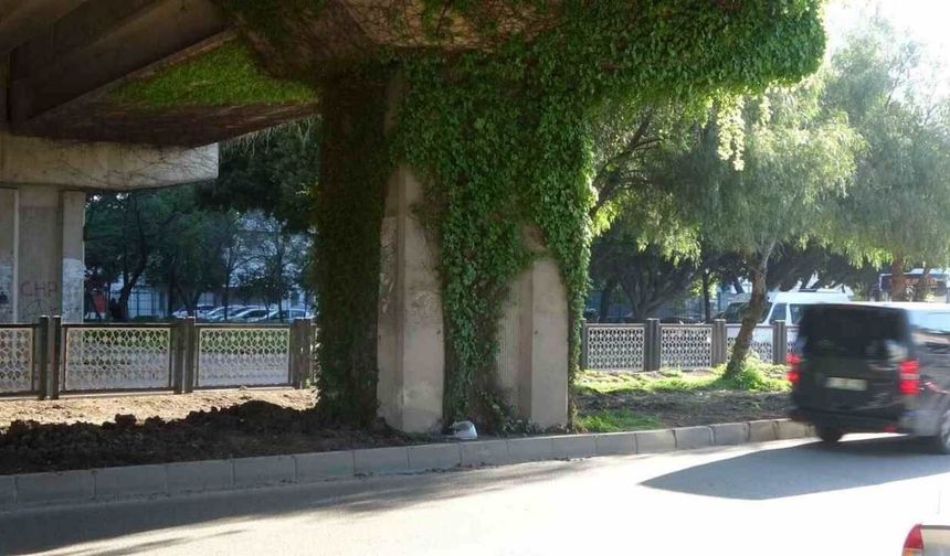 Adana'da Yürek Yakan Motosiklet Kazası: 16 Yaşındaki Zeynep Su Acar Gelinlikle Uğurlandı