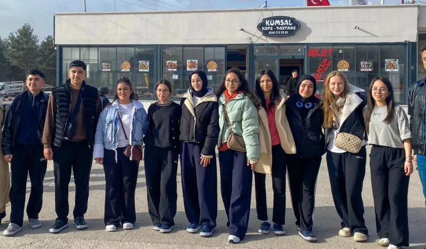 Düziçi Şehit İbrahim Cuma Ticaret Meslek Lisesi Erasmus+ Projesi ile Öğrencilerini Bükreş’e Uğurladı