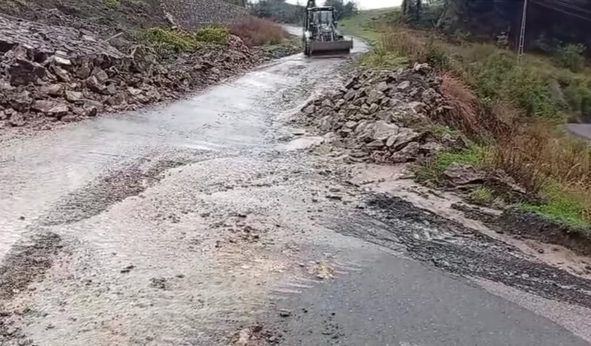 Düziçi’nde Heyelan Felaketi: Karlıca Yolu Ulaşıma Kapandı