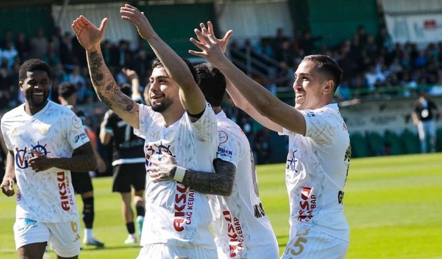 Erzurumspor Şampiyon Olarak Yeniden Süper Lig'de!