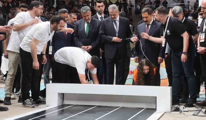Hataybot robot yarışması 4 bin katılımcıyla başladı