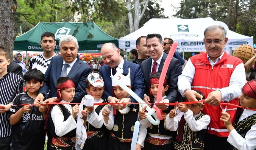 Osmaniye’de 10. Geleneksel Çocuk Şenliği Coşkusu: OKÜ’de Renkli Görüntüler