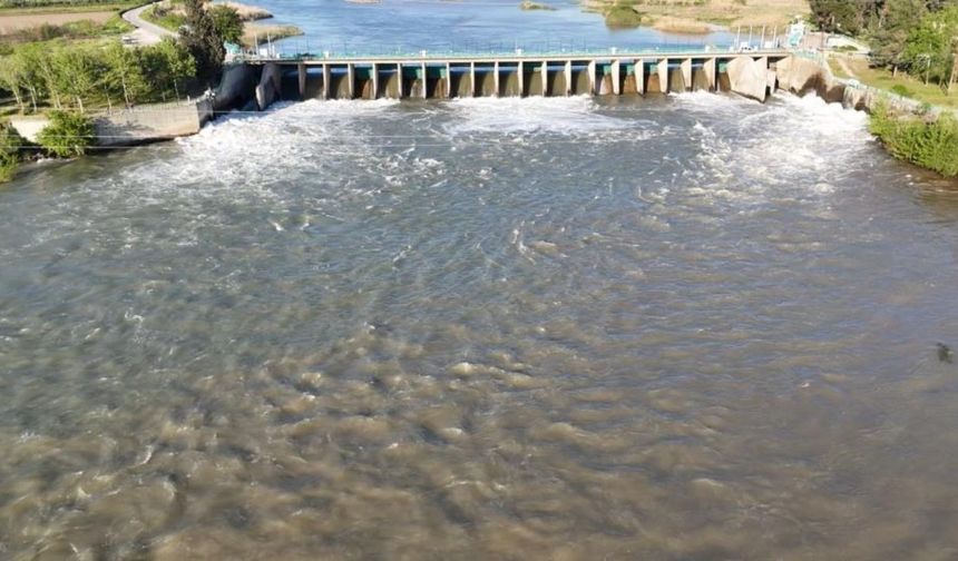 Osmaniye'de Ceyhan Nehri Coştu: Cevdetiye Regülatörü'nde Kontrollü Tahliye Başladı