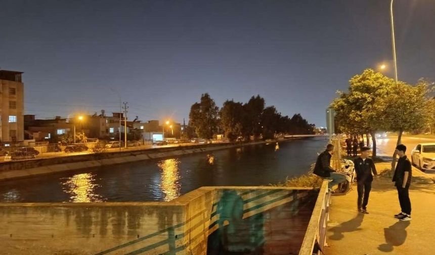 Adana'da arkadaşıyla otururken düştüğü kanalda akıntıya kapılıp kayboldu