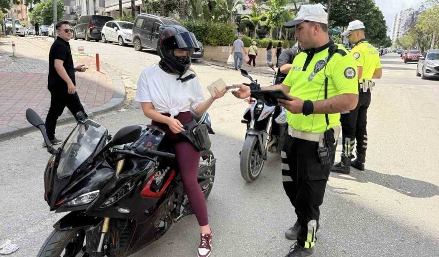 Adana'da Trafik Denetiminde 274 Motosiklet Sürücüsüne Para Cezası Kesildi
