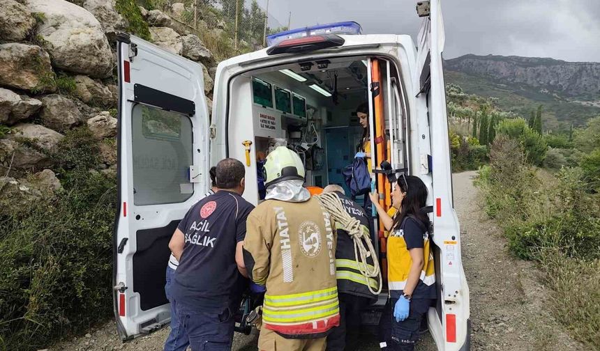 Şelaleye düşüp yaralanan kadını itfaiye kurtardı