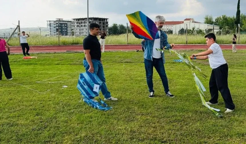 Düziçi’nde Gençlik Haftası Coşkusu Uçurtma Şenliğiyle Yaşandı