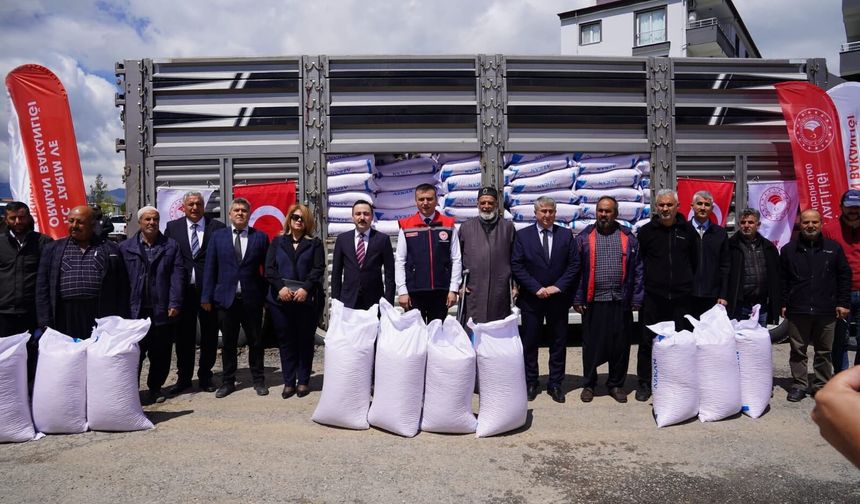 Hasanbeyli’de Çiftçilere 24 Ton Yerli Nohut Tohumu Desteği