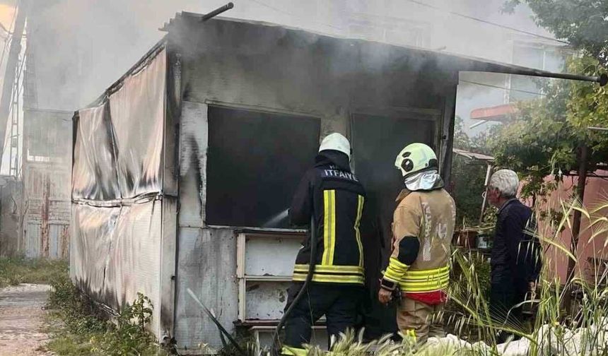 Hatay Altınözü’nde Korkutan Konteyner Yangını