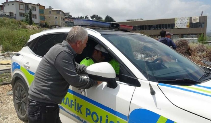 Hatay’da 12 Yıl Sonra İlk Hız Cezasın Yiyen Sürücüden Polise Tebrik