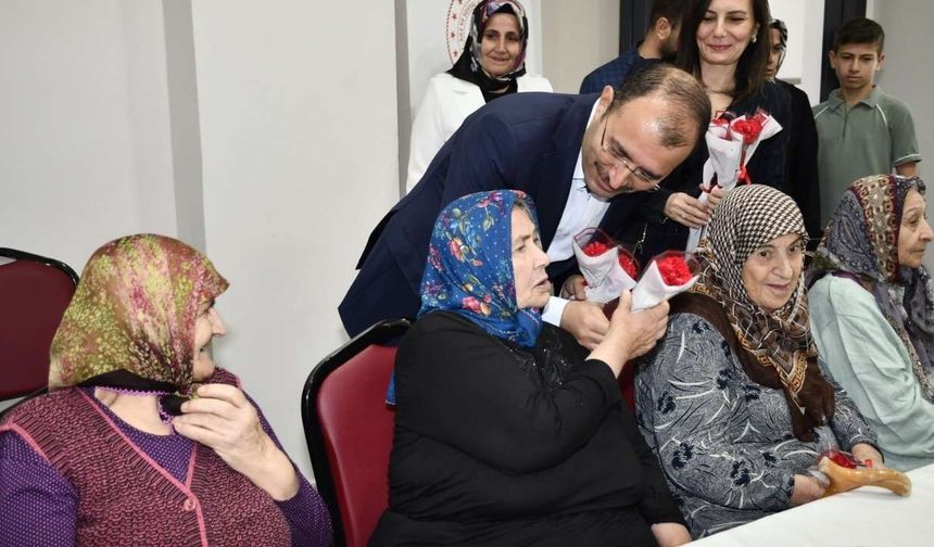 Kadirli Huzurevi’nde Anlamlı Anneler Günü Ziyareti
