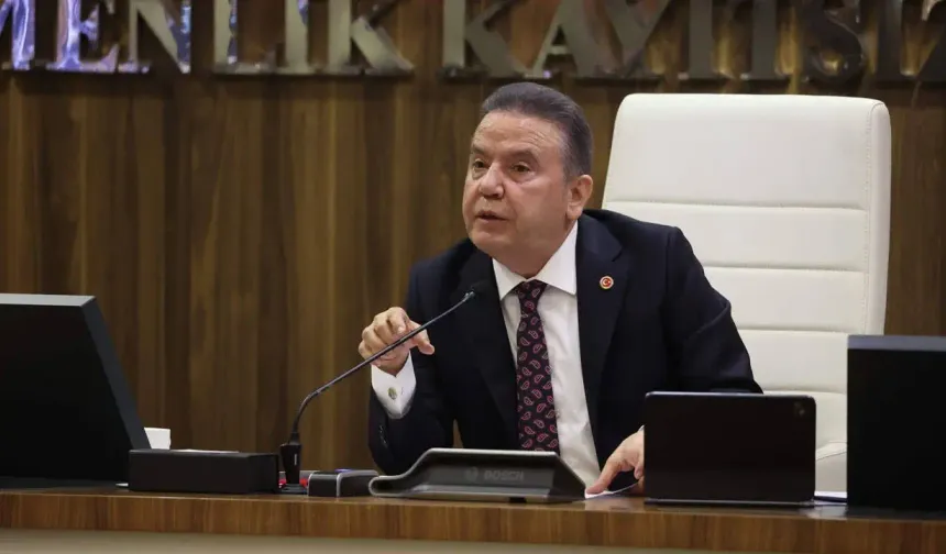 Muhittin Böcek Hastaneye Kaldırıldı