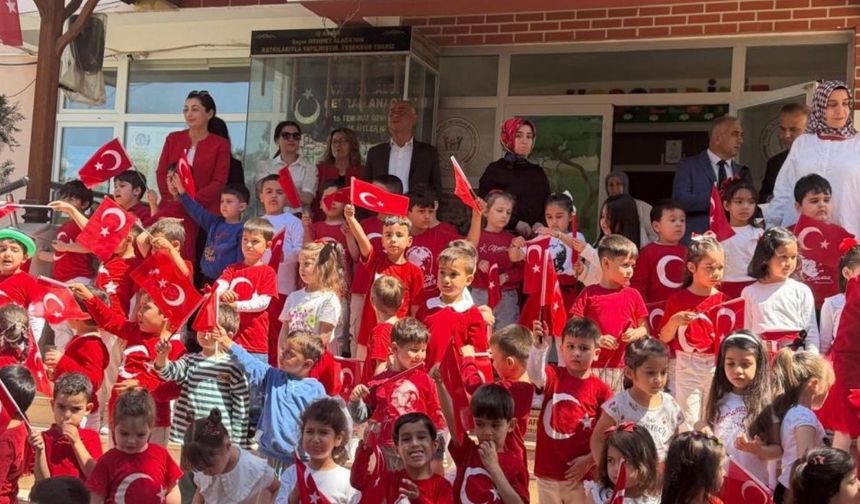 Osmaniye Düziçi'nde Minik Ellerden Muhteşem Bayrak Sergisi